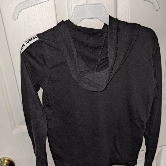 Boys under Armour Bundle. Size 6 - Picture 2 of 3